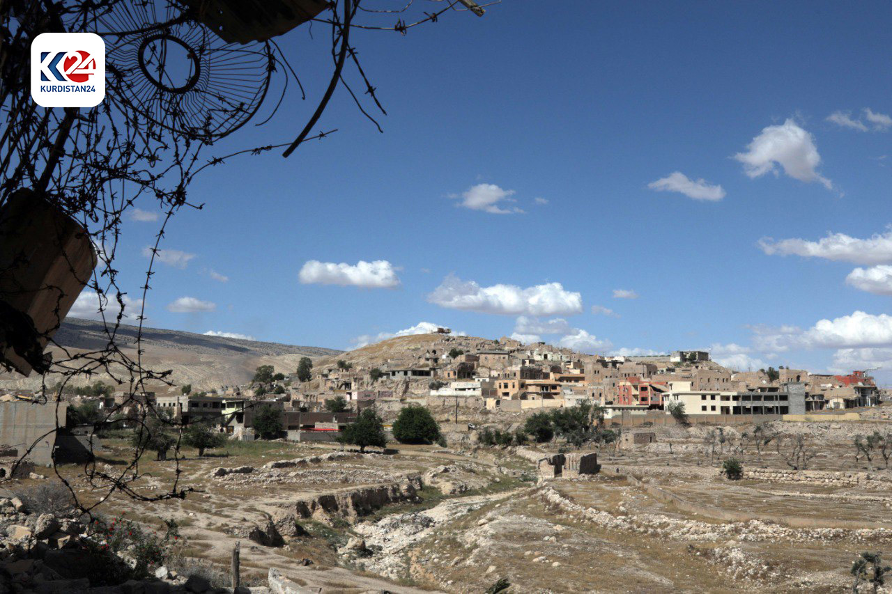 Many of the roads and buildings are in the state of ruin in Sinjar. (Photo: AFP)